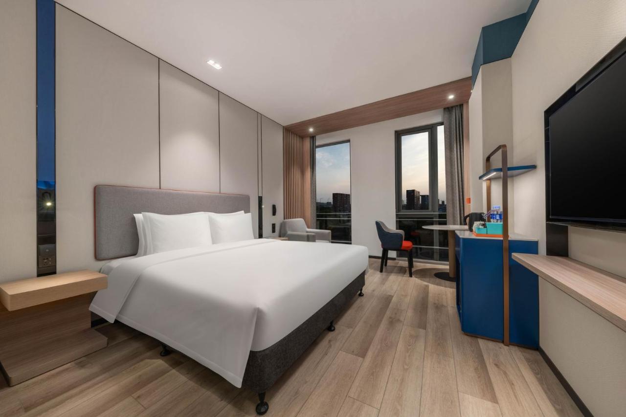 Holiday Inn Express Shanghai Pujiang By Ihg Экстерьер фото