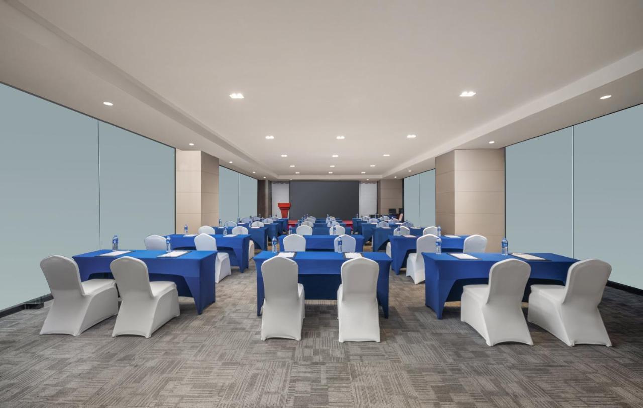 Holiday Inn Express Shanghai Pujiang By Ihg Экстерьер фото